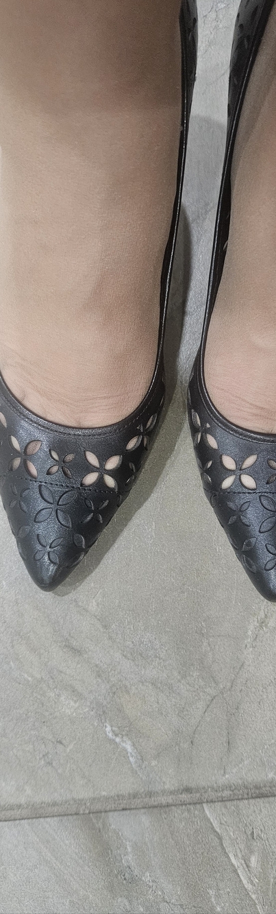 MICHAEL Michael Kors Black Floral Laser-Cut Pointed Heels Size 9 - Picture 3 of 7